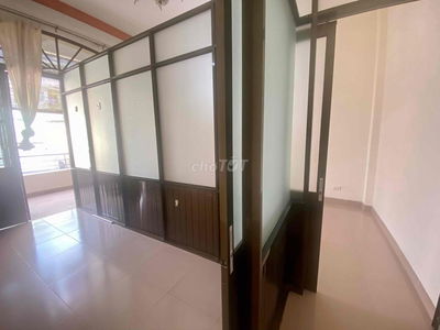 cho nữ thuê căn 2 phòng ngủ(2PN) ban công thoáng