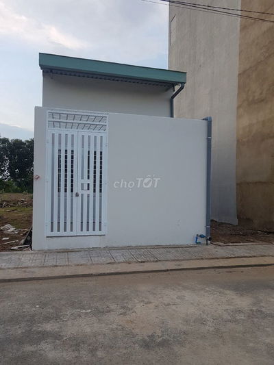 Nhà gần đường (54m2, 01PN, 01 PK, Bếp) ở Phường Long Phước (Q.9 cũ).