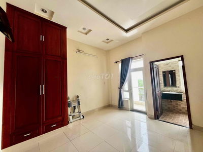 PHÒNG TRỌ 1 NGƯỜI NỮ CÓ BAN CÔNG, NƯỚC NÓNG GẦN CẦU BÀ TÀNG P7 Q8