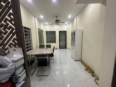 Cho thuê mặt bằng tầng 1 làm văn phòng