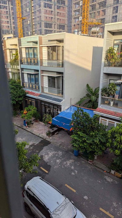 Bán nhà phố khu tân hoà gần đường Thống nhất, xung quanh chung cư bcon