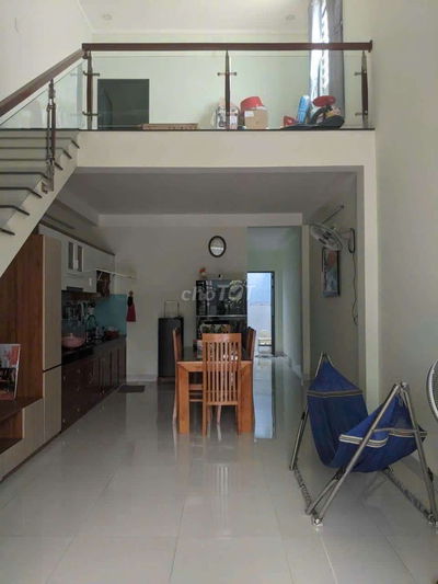 Cho thuê nhà Phú Hòa, gần Sân bóng K+ Arena, giá 7 triệu
1 trệt 1 lửng