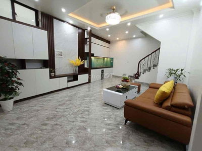 Nhà Đẹp phố Bồ Đề - cách 2 nhà ra ô tô tránh - full nội thất