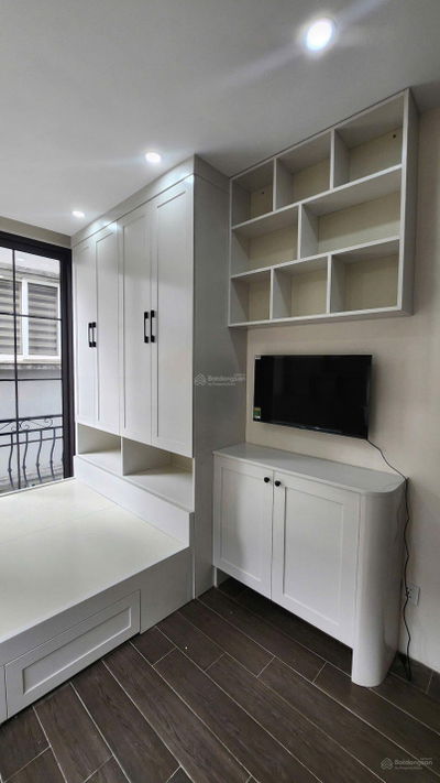 Bán toà nhà 9 tầng phố Liễu Giai, Ba Đình, DT 100m2 - 2 penthouse - 24 căn haộ cao cấp. Giá 31.5 tỷ