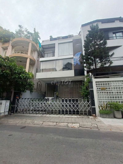 NGUYÊN CĂN NGUYỄN CỬU VÂN 8m x 25m TRỆT 3 LẦU CÓ SÂN