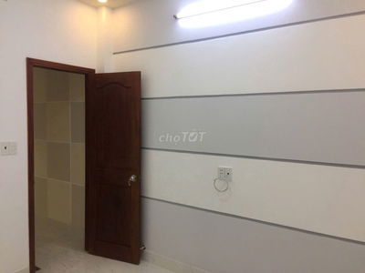 Phòng trọ có máy lạnh 15m2 trống khu an ninh không ngập