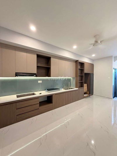 KẸT TIỀN BÁN NHÀ 3 LẦU MỚI ĐẸP KHU VIP BÀU CÁT. HẺM XE HƠI THÔNG