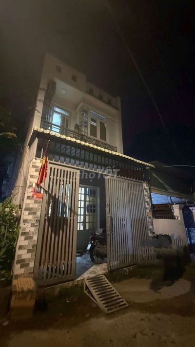 Nhà 2 tầng . Hẻm xe hơi . Hơn 3ty
