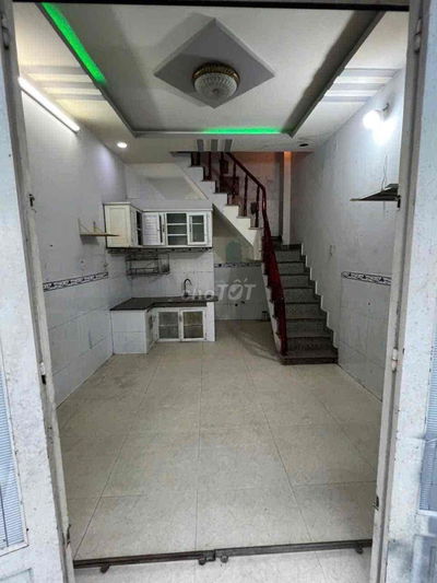 Trệt lửng lầu 4*10; 2pnđg xe tải Rẻ chốt lẹ