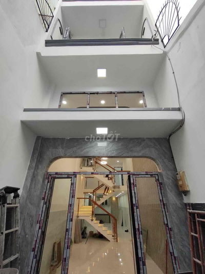 Nhà 3 lầu 3PN 4WC ngay chợ Minh Phụng Quận 6 dt 3.6m x 17m bán 4.8 tỷ