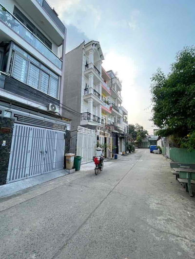 Bán nhà OTO NGỦ - PHAN VĂN HỚN QUẬN 12 - DT 4x14 - 4.x TỶ - view hồ