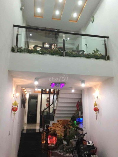 Cho thue nhà đẹp 1 trệt 1 lửng 2 lầu mặt tiền kinh doanh Trung Tâm