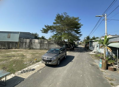 Gia đình cần bán lô đất ngay Vinhomes Hóc Môn, DT 5mx24m, đã có giấy phép xây dựng.