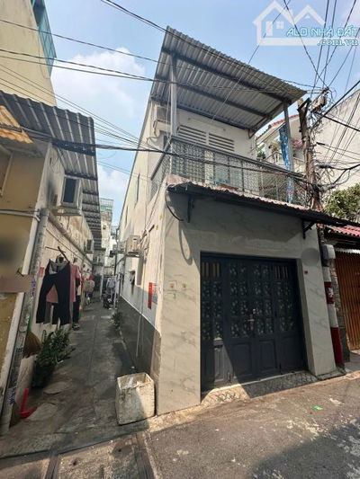 Nhà HXH Núi Thành, P13, DT: 4.5 x 23.5m - 102.3m2, 1 lầu, giá chỉ 10.8 tỷ TL