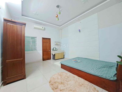 Studio Máy lạnh+ tủ quần áo 2tr8