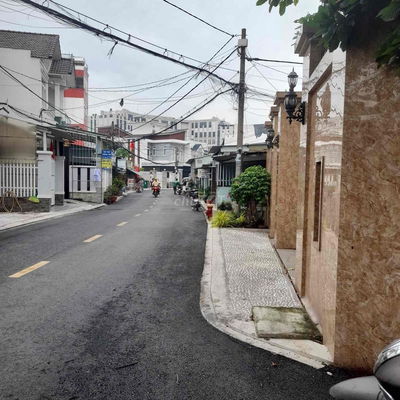 Chủ gấp Bán Nhà Ngay Bệnh Viện Hóc Môn 50m2 HXH Chỉ Hơn 2 Tỷ .