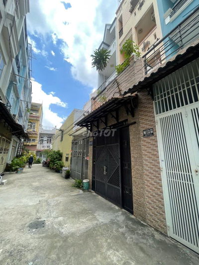 Bán nhà 1 trệt 2 lầu – Gần ĐH Văn Lang, sinh viên thuê full!