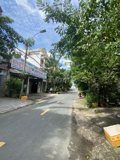 nhà mặt tiền đường DC11 phường tân sơn nhì Dt 12x25 cấp 4