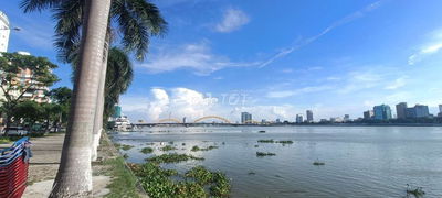 Lô đôi phố du lịch sông Hàn, đường Trần Hưng Đạo ĐN