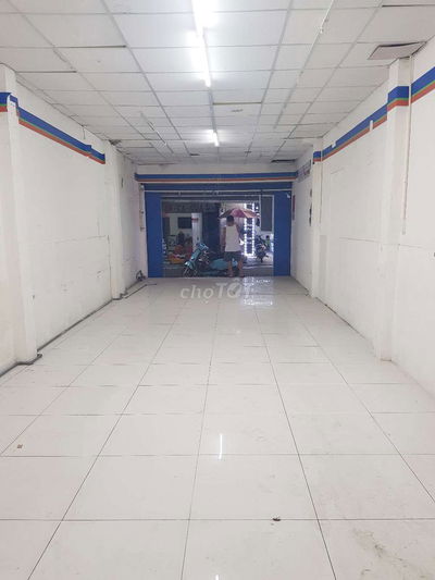 Mặt Bằng kinh doanh dt 4×16 có 1pn, 1wc ngay khu chợ sầm uất, tấp nập