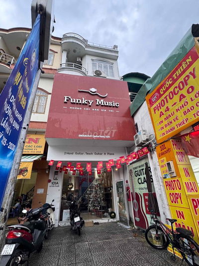 Sang Lại Vị Trí Kinh Doanh Đẹp.(đối diện bệnh viện Bình Thạnh)