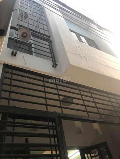 Bán Nhà Nở Hậu 37m2 - Trệt-Lầu-Lửng.Cách 8m ra mặt tiền.Khu Vực VIP