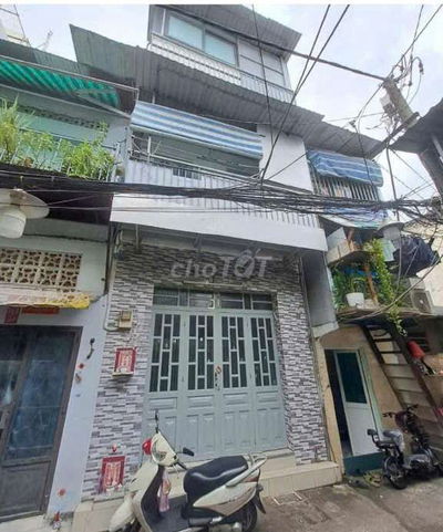 Bán gấp nhà 3 tấm ngay Vòng Xoay Lê Đại Hành, Khu đông đúc, sạch sẽ.