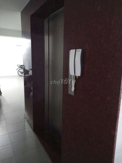 Phòng hơn 30m2, trung tâm, hầm để xe rộng, ban công to suốt