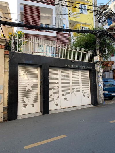 Cho thuê nhà đẹp, có sân rộng làm văn phòng