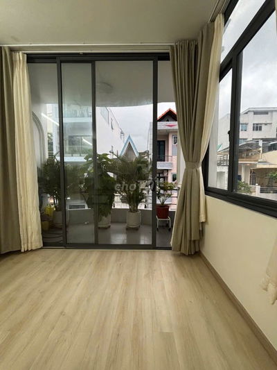 Do cv chuyển về HN nên cần nhượng lại phòng