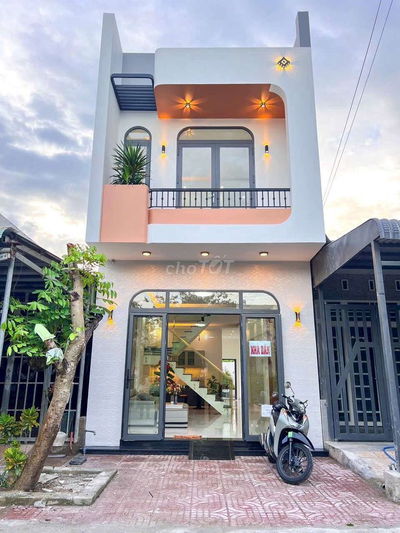 NHÀ TRỆT LẦU SÂN VƯỜN 90M2 VỊ TRÍ ĐẸP CÓ 3 PHÒNG NGỦ KDC PHÚ AN