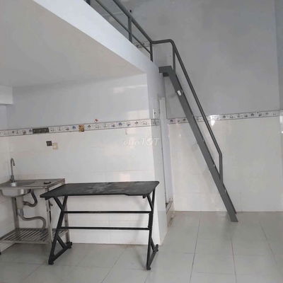 CHO THUÊ PHÒNG ĐẸP CÓ GÁC BTCT - CÓ MÁY LẠNH - CỬA SỔ