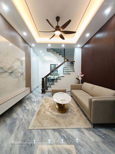 Tôi Tùng cần bán căn nhà giá 2tỷ450 ở đường Sư Vạn Hạnh,Phường 12, Quận 10 để ra nước ngoài định cư