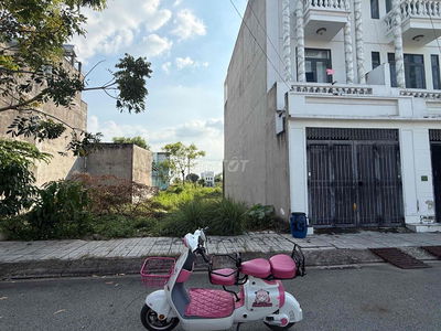 Lô Đất Đường Nhựa 8m Oto quay đầu! 4x15 SHR - Xây Tự Do- Giá 890tr!