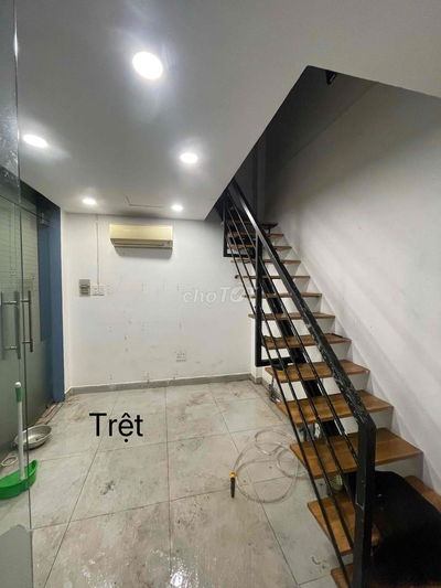 Nhà nguyên căn 1 trệt 3 lầu st 3pn 3 toilet hxh đường nguyễn sơn hà q3