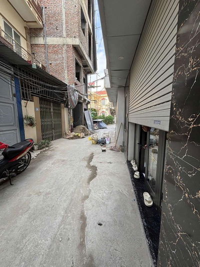 NGÕ THÔNG - KINH DOANH - Ô TÔ 7 CHỖ ĐỖ CỬA