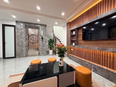 NHÀ 6 TẦNG THANG MÁY ĐỊNH CÔNG THƯỢNG