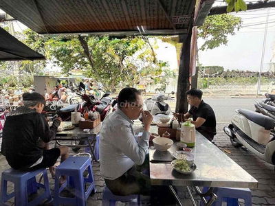 cho thuê nhà nguyên căn Mt Lâm Văn Bền quận 7. có sẵn 2pn/2wc .