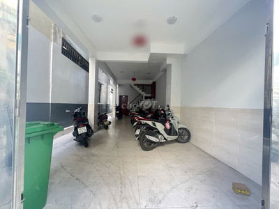 Bán CHDV Bùi Minh Trực Quận 8 105m2 4 tầng 10PN chỉ 10,99 tỷ.