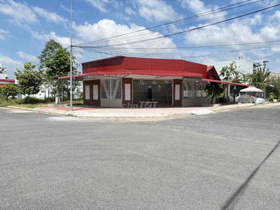 Cho thuê nhà gốc 2 mặt tiền