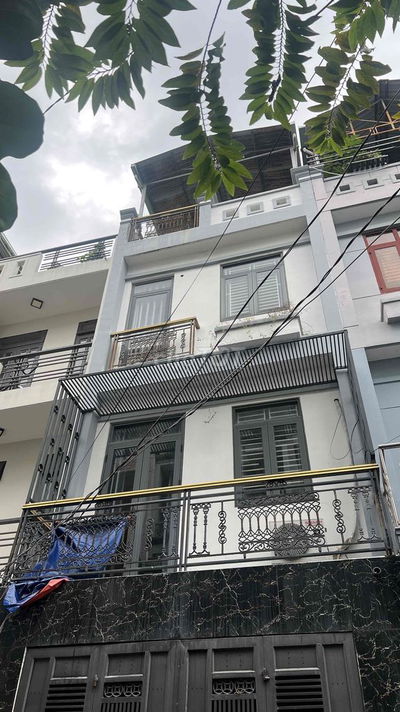 ĐĂNG GIÙM- NHÀ 1 Trệt 3 lầu, ace thuê liên hệ gặp chủ luôn