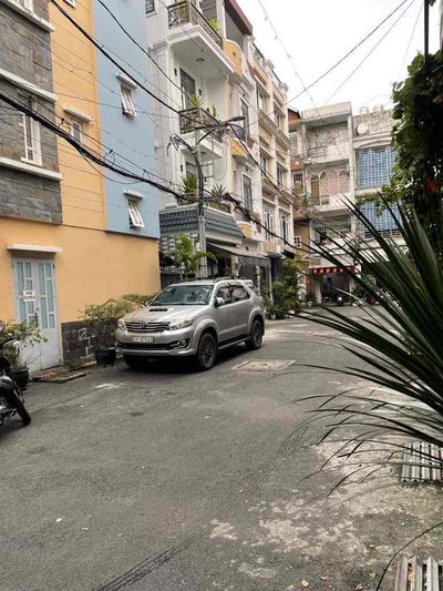 TÌM ĐÂU RA TT PHÚ NHUẬN, HUỲNH VĂN BÁNH, HXH LỚN, 39m2 VUÔNG VỨC