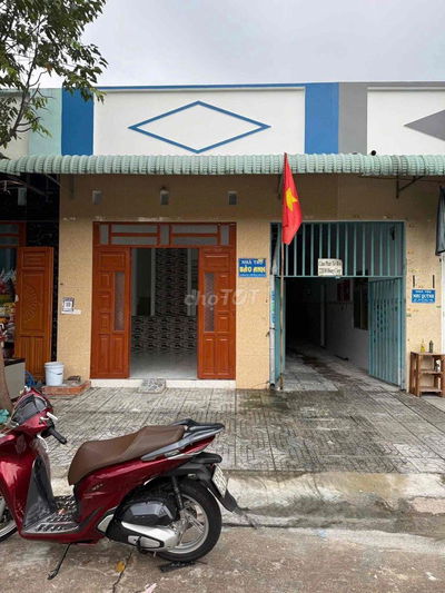 GIÁ 920TR BÁN NHANH DÃY TRỌ DJ10 MP3 150M2(1kiot+4PT) CHO THUÊ 8tr