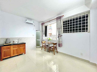 Phòng Thoáng Mát, Giá Tốt Ngay Sân Bay, CV Gia Định