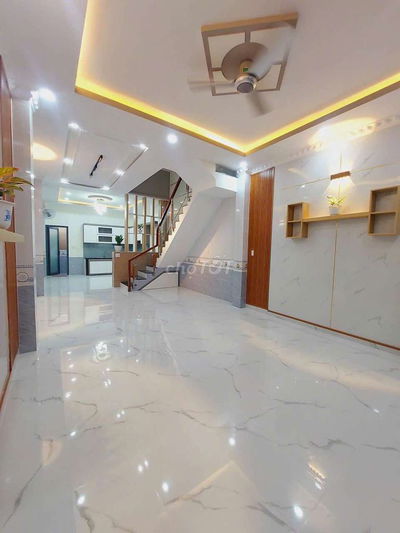 BÁN NHÀ KDC HOÀNG HOA LONG HẬU 4 TẦNG CÁCH LÊ VĂN LƯƠNG NHÀ BÈ 1KM