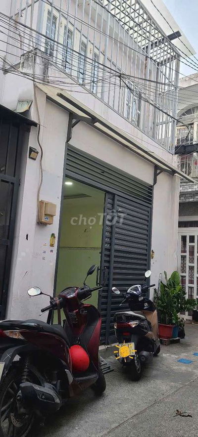 Nhà 2 tầng _ khu an ninh sạch sẽ _ đường trước nhà 4 m