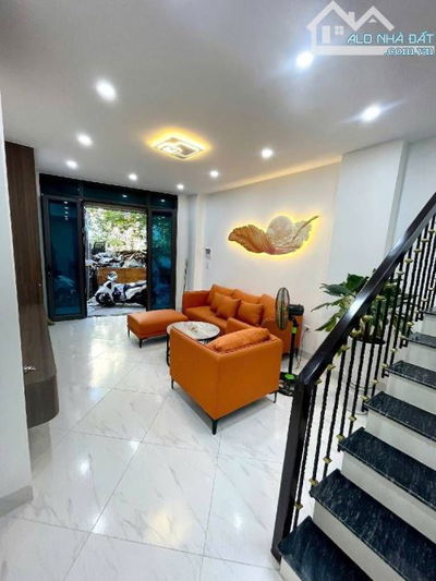 DUY NHẤT Bán nhà Việt Hưng Long Biên - 40m2 - 4 tầng - ngõ thông - 3 bước ra ô tô nhú 7 tỷ