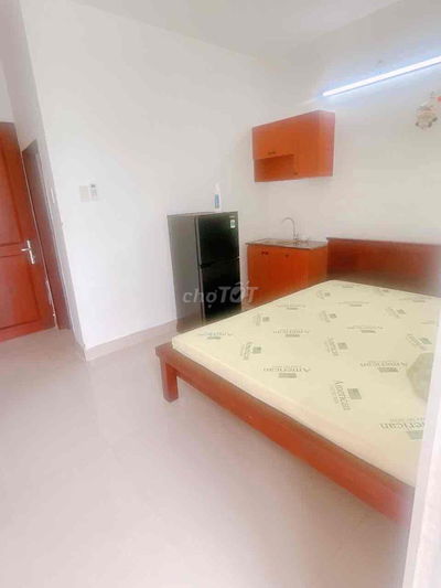 Phòng full nội thất ban công thang máy lầu 6 Cao Thắng Q10 chính chủ