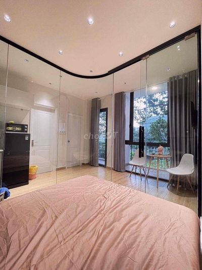 CĂN HỘ TÁCH BẾP VIEW SÔNG FULL NỘI THẤT MỚI CÁCH ÂM THANG MÁY