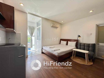 Cho Thuê CHDV Cửa Sổ Lớn Full NT Thang Máy -Hầm Xe Sát Quận 5 , Quận 1